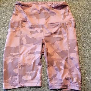 Yogalicious XS 9 in biker shorts